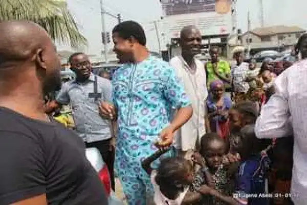 Security Officers On Duty Collect Their Own Share As APC Shares Rice In Rivers